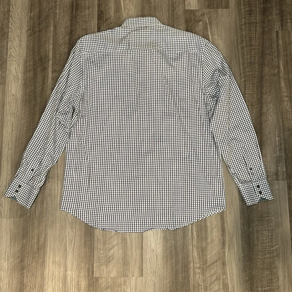 Quieti Long Sleeve Button Down - XL